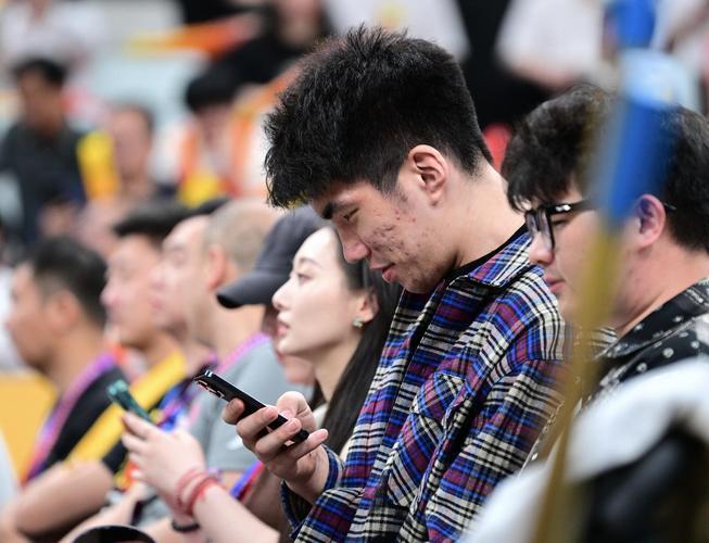 BJnMs, 那余嘉豪当 BJnMs, 那余嘉豪当